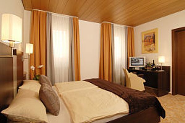 Adler Garni (Ostfildern)